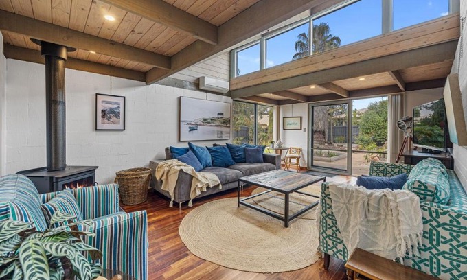 Inverloch House | A Sand and Sea Retreat - 150m from Beach, Pet Friendly