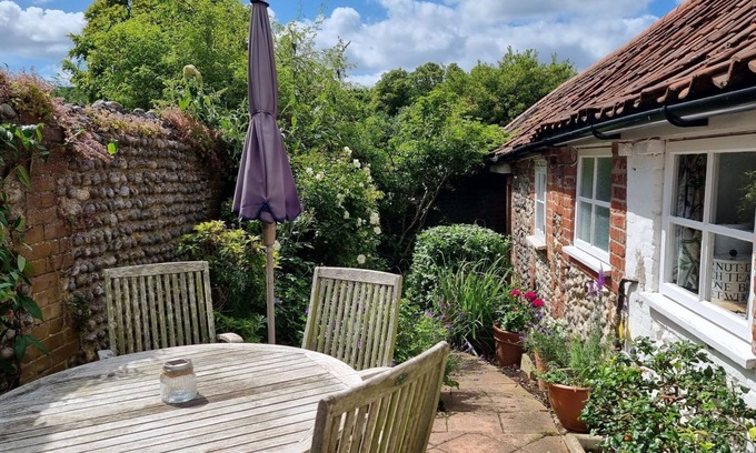 Stiffkey Cottage | A self catering cottage that sleeps 4 guests in 2 bedrooms