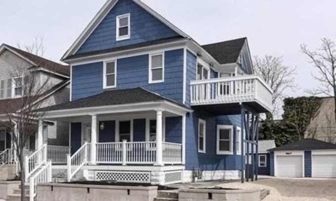 Bradley Beach House | A short walk from the beach & down town. A half mile from Asbury Park Boardwalk.