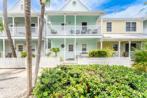 Truman Annex House | A Siesta Bay by AvantStay Key West Walkable Gated Community Shared Pool Week Long Stays Only
