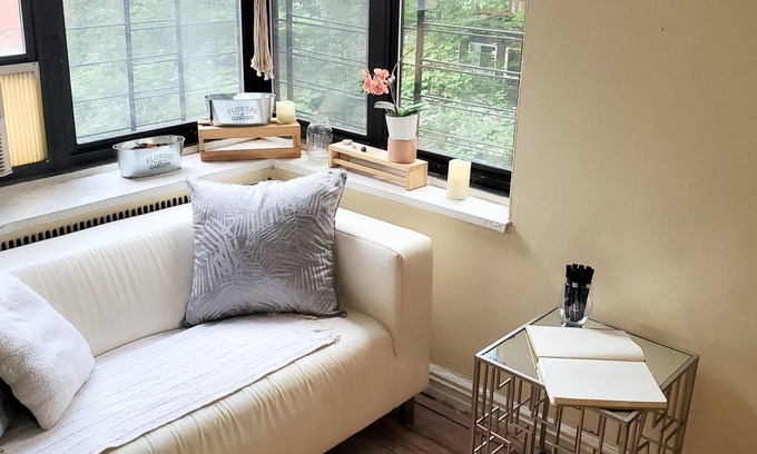 West Bronx Apartment | A Simple Artsy Riverdale Apartment near Manhattan College