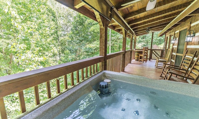 Gatlinburg - Pigeon Forge Cottage | A Slice Of Heaven 2 Bedroom Cabin by RedAwning