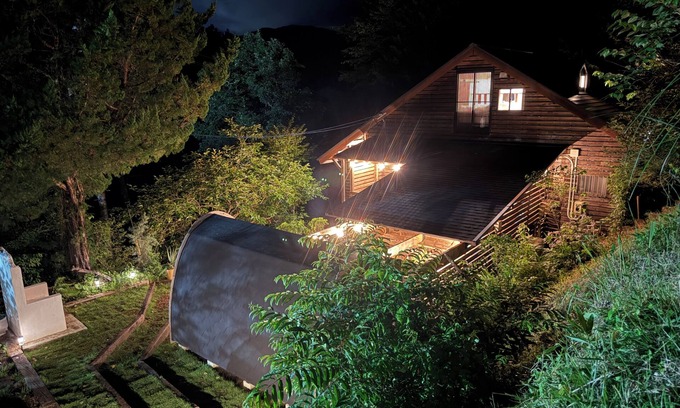 Nakatsugawa Cabin | A small inn with a sauna and a private house for rent in the mountains of a quiet retreat in a town with a samurai road, an inn town of Nakasendo, with the option of barbecuing gibier and bonfires.