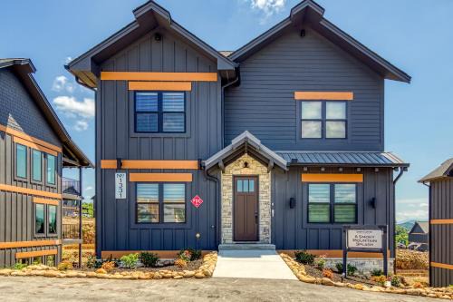 Wears Valley House | A Smoky Mountain Splash-Smith Creek Reserve - Indoor Pool, Waterpark, Theater Room, WIFI, Hot Tub