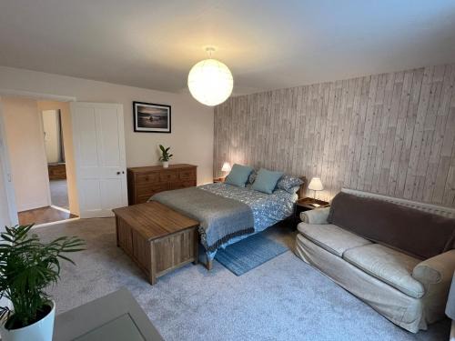 Kingsbridge Apartment | A spacious 2 bed flat in Kingsbridge town