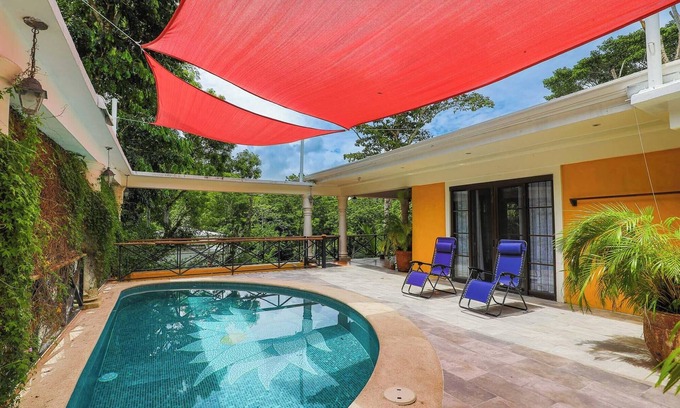 Valle Pura Vida Apartment | A spacious, 2 bed Penthouse with private pool & parking in Manuel Antonio.