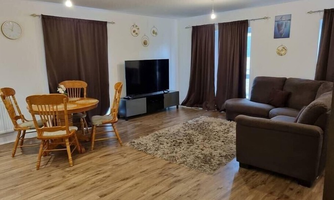 Swindon Apartment | A Spacious and Hearty 2BD Swindon stay