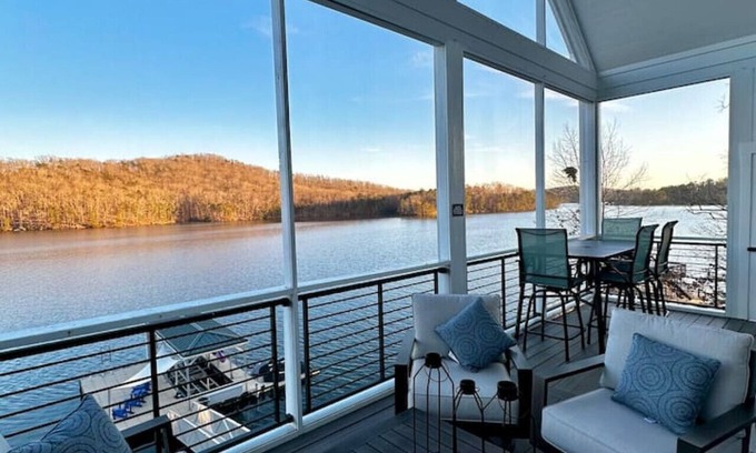 New London House | A Stones Throw ! Truly Lake Front at Badin Lake!