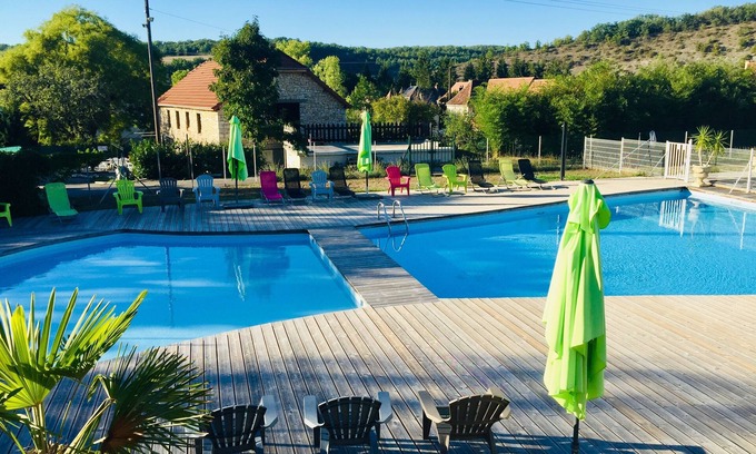Saint-Chamarand Apartment | A studio in the N2 domain