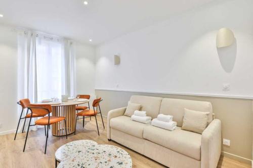 Saint-Ouen Apartment | A stunning 1BR Apartment Near Paris