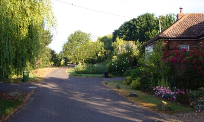 Pagham Apartment | A stunning 2-bed, 2-bathroom suite, 5 min from the beach!