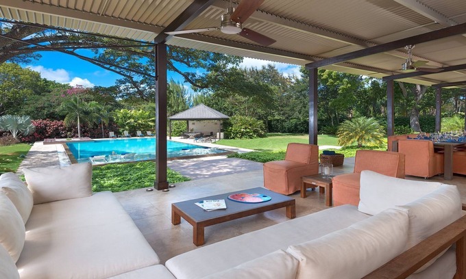 Sandy Lane Villa | A Stunning 4 Bedroom Sandy Lane Villa With A Large Pool & Close To The Beach.