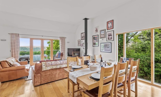 Talland House | A stunning contemporary Cornish home boasting superb coastal views, swimming pool & sauna