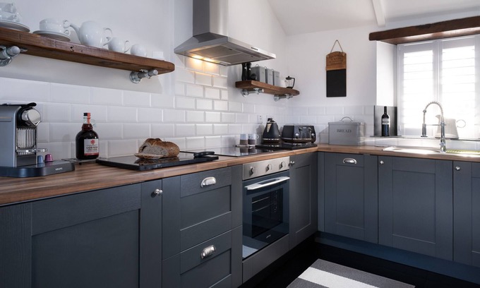 Fivelanes House | A stunning Cornish barn, ideally located for visiting the North and South Coast.