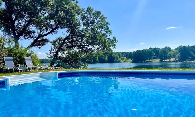 Dowagiac House | A stunning four-season escape!