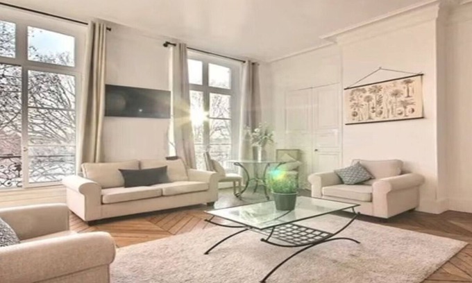 Saint-Germain-l'Auxerrois Apartment | A STUNNING RETREAT ON QUAI DE LOUVRE-BREATH TAKING VIEWS OF SEINE