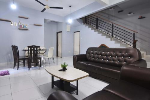 Tebrau House | A Stylish 4BR Home with Private Pool