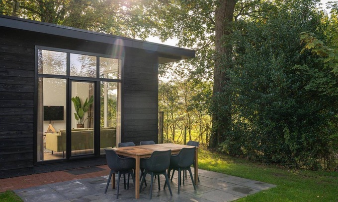 Rijssen Cabin | A stylish cottage with fine views over the fields of Twente. Being free in Twente!