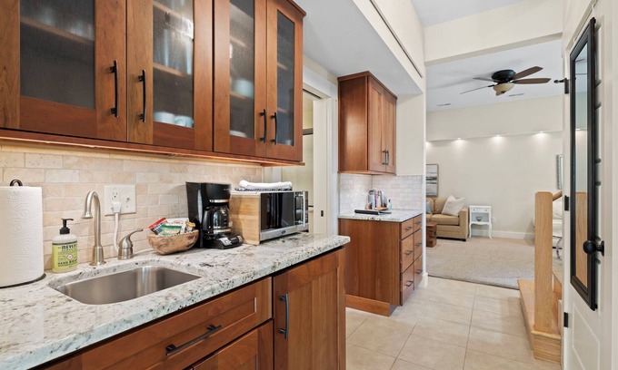Huston - Courtland Apartment | A Suite in Montford! Kid friendly and close to downtown!