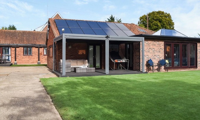 Rackheath Cottage | A superb holiday choice.