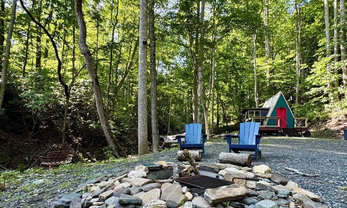 Bakersville Cabin | A Tiny A-Frame GlampingnWiFi,Creek,Firepit,GrillnPet friendly