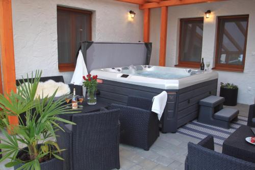 Kethely Bed & Breakfast | A tornácos panzió