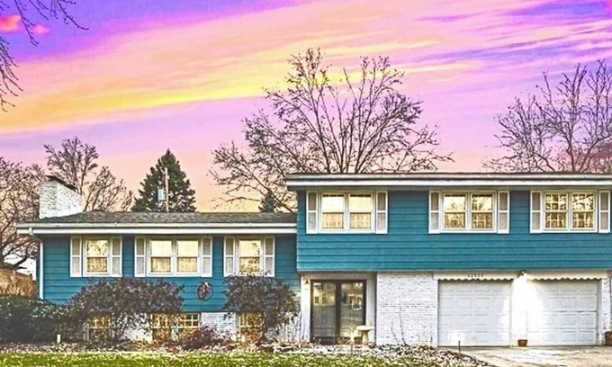 West Omaha House | A Touch of Luxury