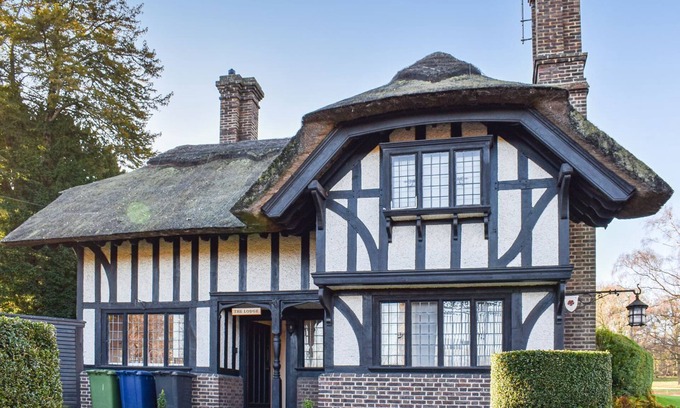 Madingley Cottage | A traditional cottage set in magnificent grounds close to the city of Cambridge.