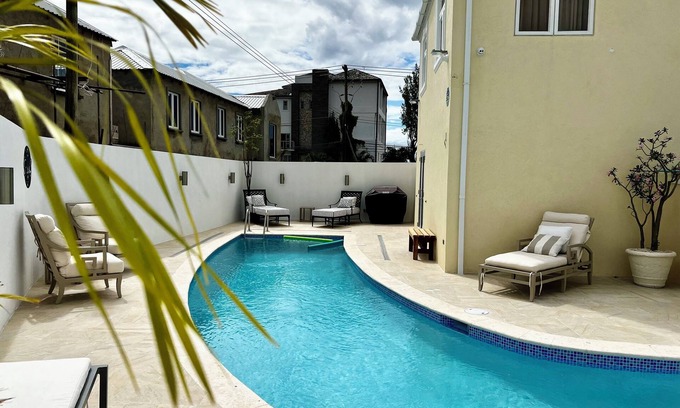 Old Trees Bay Apartment | A True Slice of Paradise in Paynes Bay, nNewly renovated lower level apartment.