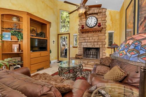 Shaver Lake House | A Tuscan Adventure in California 3 BDR Sleeps 8