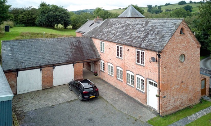 Welshpool Apartment | A two Bedroom Self-catered Annex for Visitors to the Rural Heart of Mid-wales