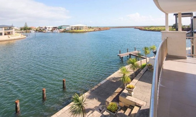 Geographe House | A two-story luxury home on the Port Geographe Canals