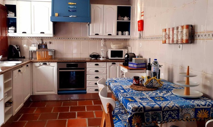 Olho Marinho House | A typical house in the center of the village which is close to beaches and towns