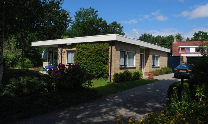 Oostkapelle House | A very nice holiday bungalow, with a pretty garden around, near beach & sea