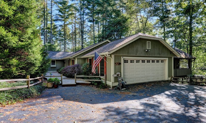 Mirror Lake House | A Walk in the Woods - Family Home near Mirror Lake