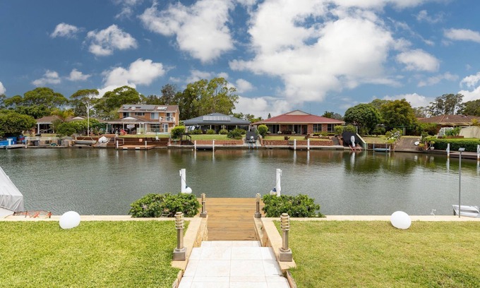 Forster House | A Waterfront Haven, Absolute waterfront with private jetty and WiFi