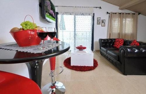 Safed Cabin | A Window to Kinneret