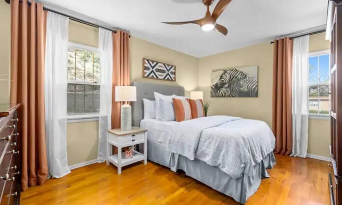 View Park-Windsor Hills House | A Windsor Hills Retreat