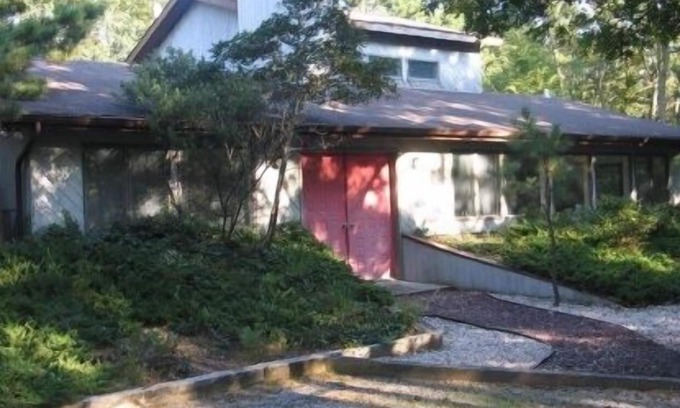 East Quogue House | A wonderful family friendly Quogue Retreat ~