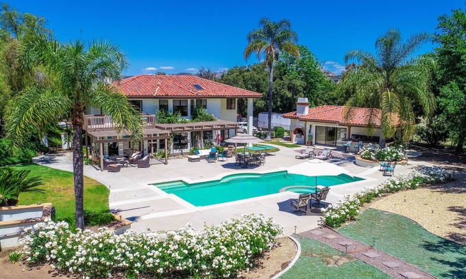 Thousand Oaks House | A Writer's Hideaway and Private Escape for the Hollywood Elite.