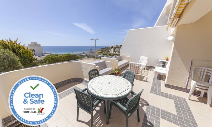 Porto de Mos Apartment | A08 - Magnolia Sea View Apartment