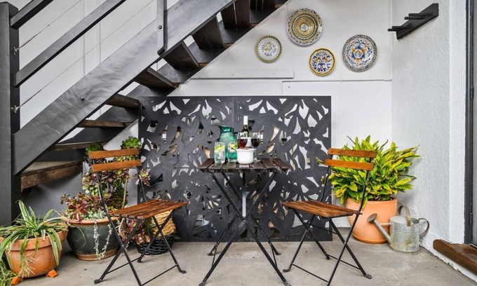 Middle Park Apartment | A1 Art Deco 2 Bedroom Apt. Sleeps 5. Nimmo1