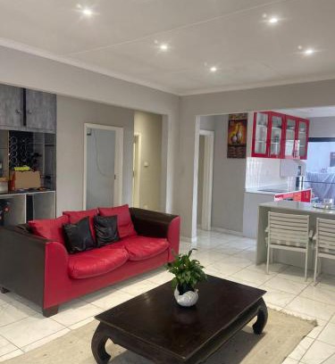 Goodwood Apartment | AA guest house Goodwood