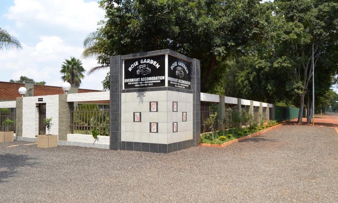 Mookgopong House | AAA Rose Garden Guesthouse