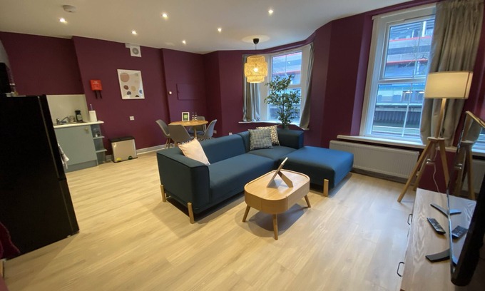 Riverside Apartment | Aaron Wise - 17 Fitzhamon Apartments