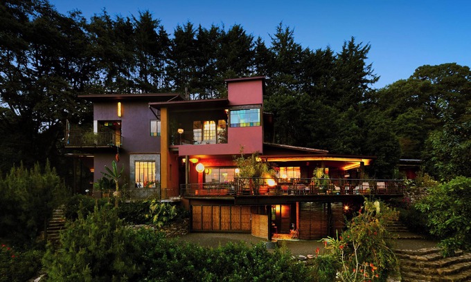 Valle de Bravo House | AAV : La Casa Prieta - Masterpiece with art views.
