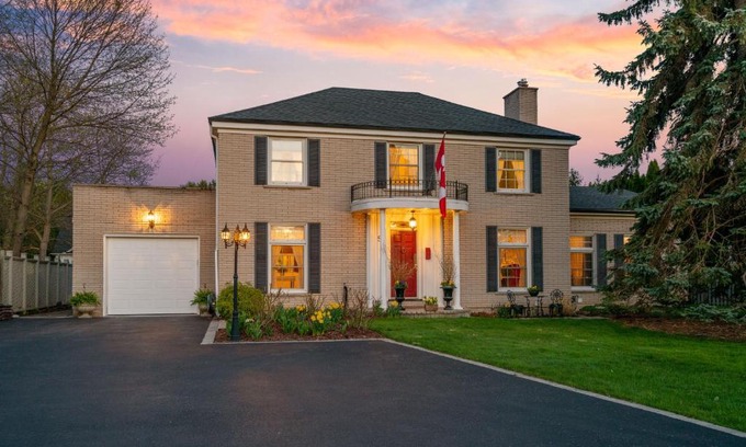 Historic Old Town Bed & Breakfast | Abacot Hall Bed & Breakfast