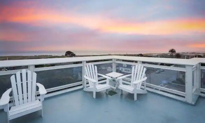 Fort Bragg Hotel | Abalone Room-Weller House Water Tower-Ocean View