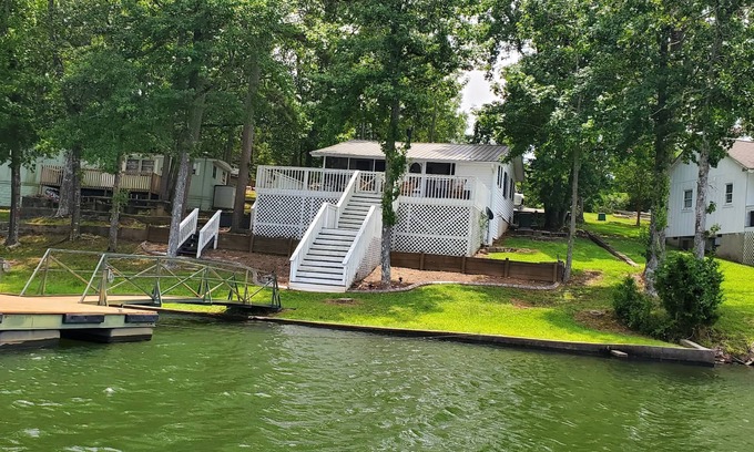 Lake Secession Cottage | Abbeville-Naturewood on Lake Secession. Newly renovated, cozy 2 BR 1 1/2 bath