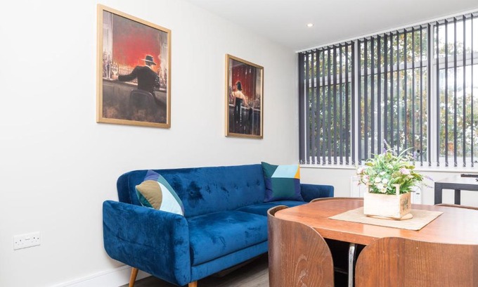 Horsham Apartment | Abbey Apartment 8 Designer 2 Bed - 247 Lets Horsham
